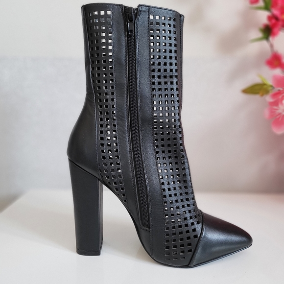 Nasty Gal Shoe Cult Cut Out Boots Size 8.5 - Picture 2 of 5